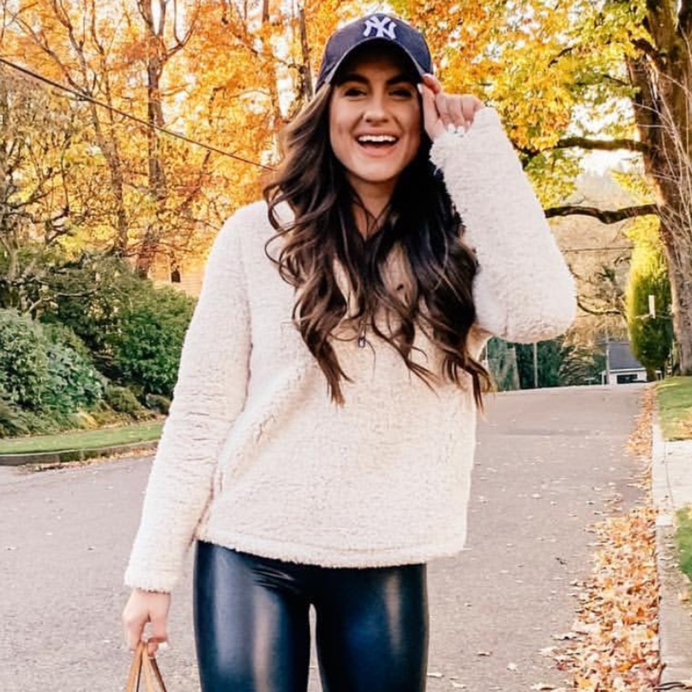 Creme Walmart Sherpa small size